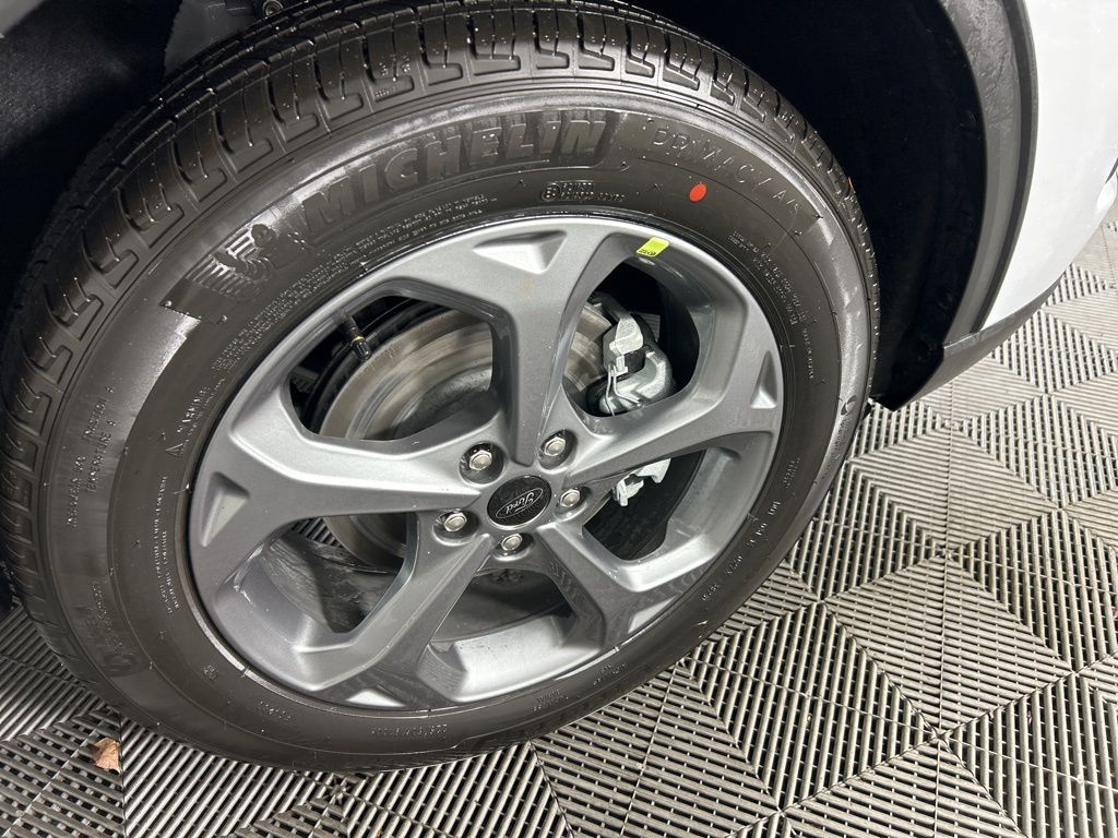 2026 Ford Escape ST-Line photo 4