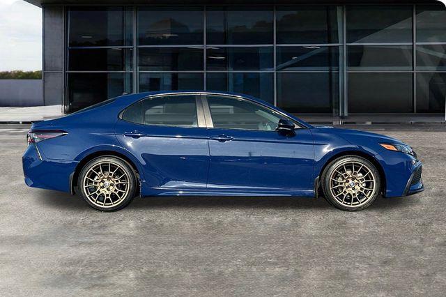 2024 Toyota Camry Hybrid SE photo 3