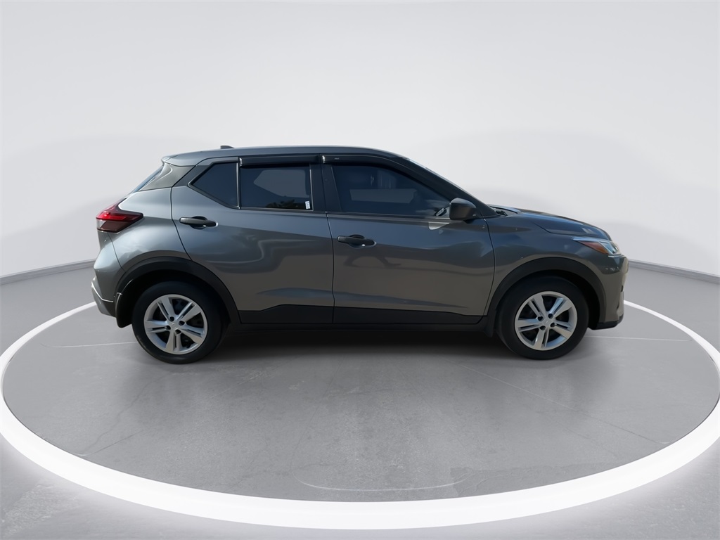 2022 Nissan Kicks S photo 9