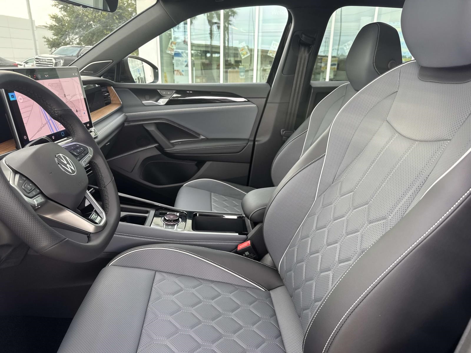 2025 Volkswagen Tiguan SEL R-Line Black photo 6