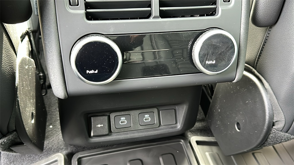 2025 Land Rover Discovery S photo 26