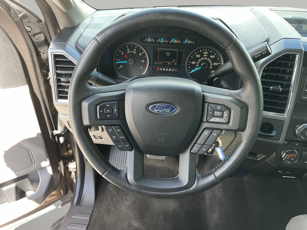 2015 Ford F-150 XLT photo 26