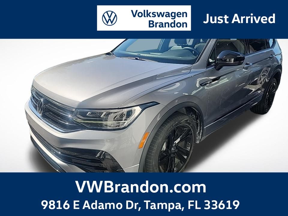 2023 Volkswagen Tiguan SE R-LINE BLACK's photo