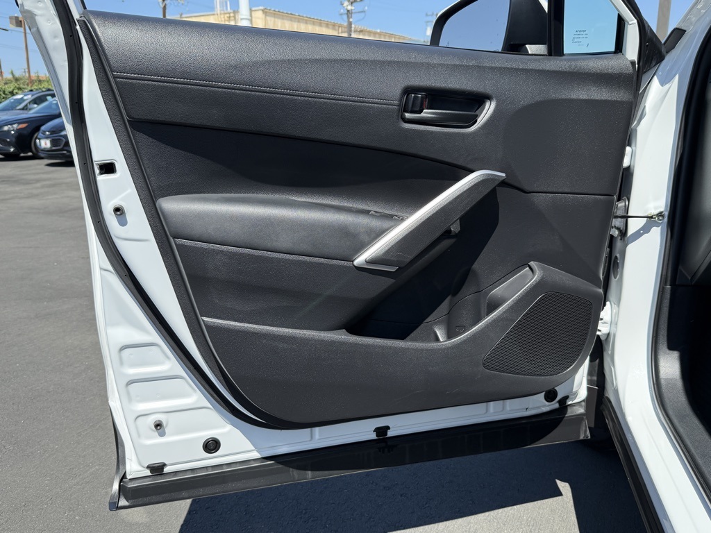 2022 Toyota Corolla Cross LE photo 17