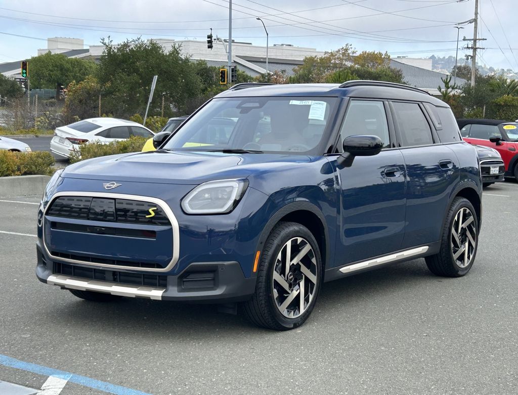 2025 MINI Countryman SE's photo