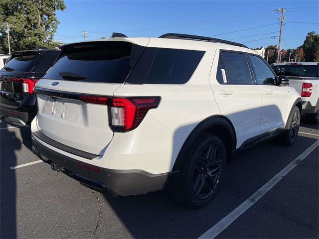 2025 Ford Explorer ST-Line photo 4