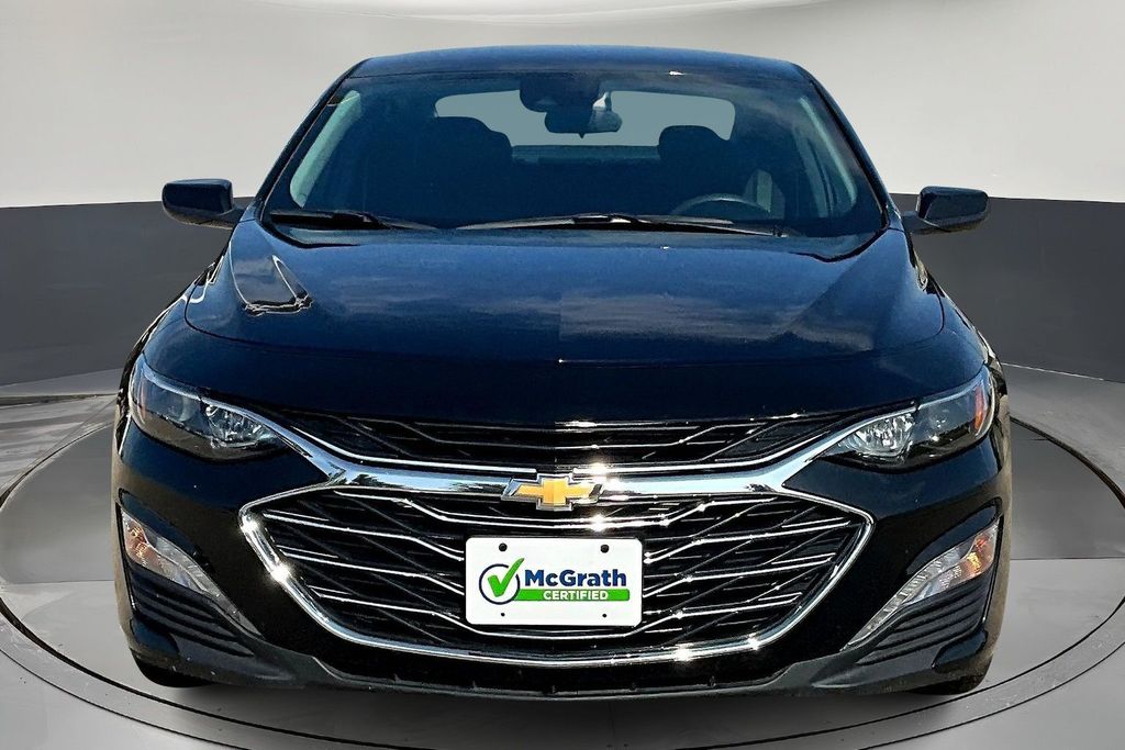 2024 Chevrolet Malibu 1LT photo 2