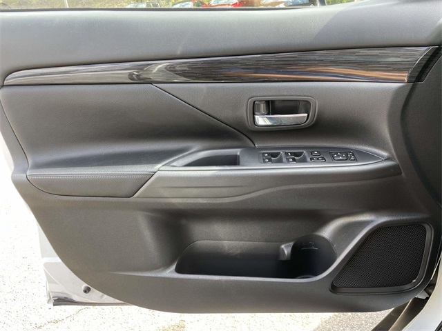 2017 Mitsubishi Outlander GT photo 24