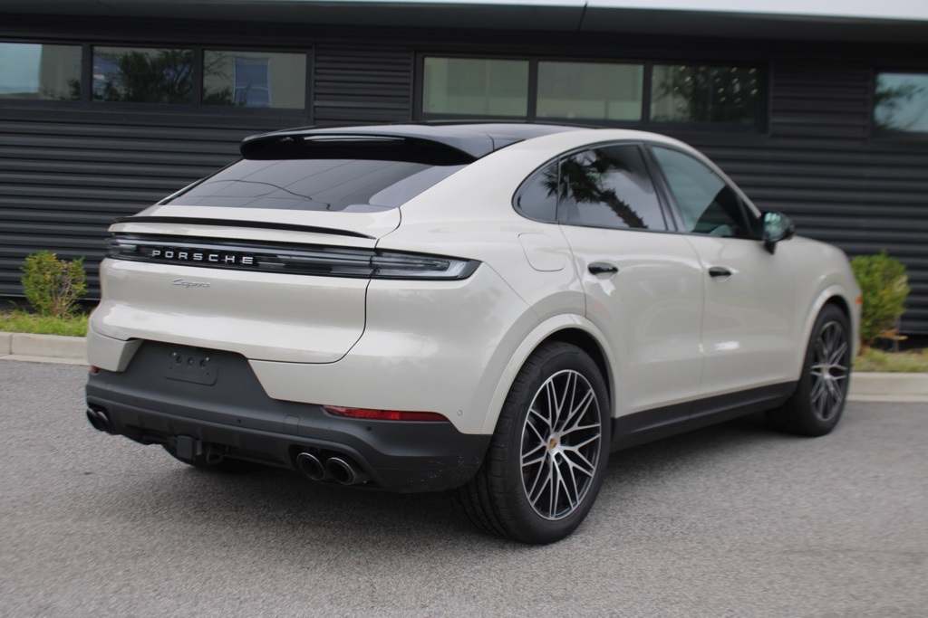 2025 Porsche Cayenne Coupe Base photo 7