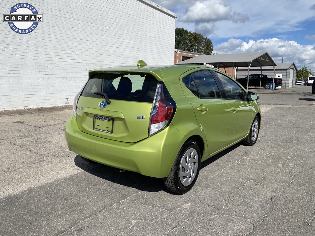 2016 Toyota Prius C One photo 2