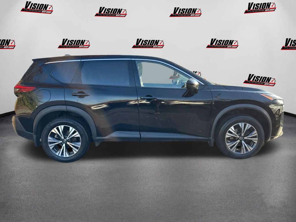 2021 Nissan Rogue SV photo 4