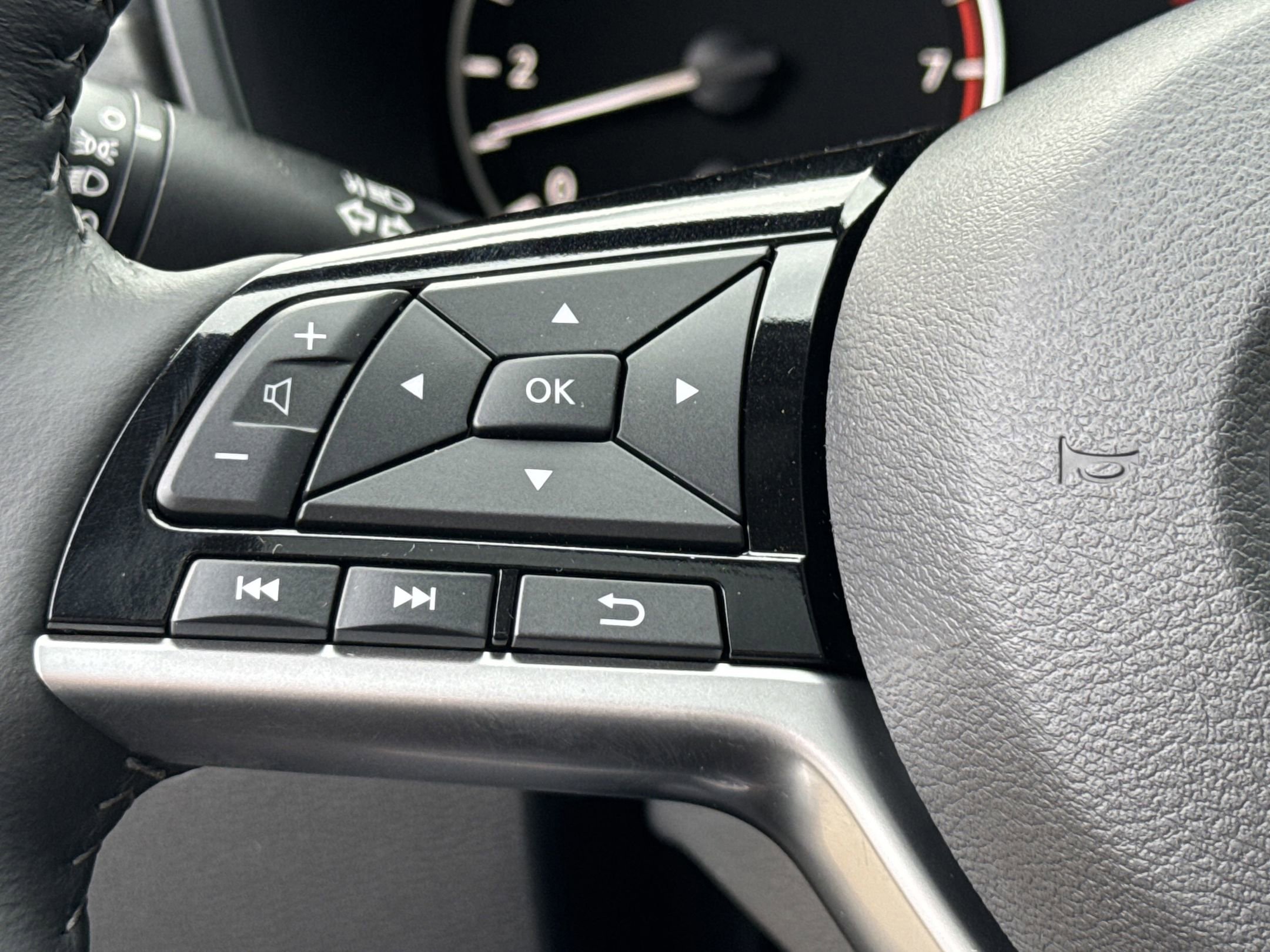 2025 Nissan Altima SL photo 16