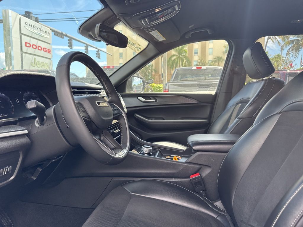 2023 Jeep Grand Cherokee Altitude photo 6