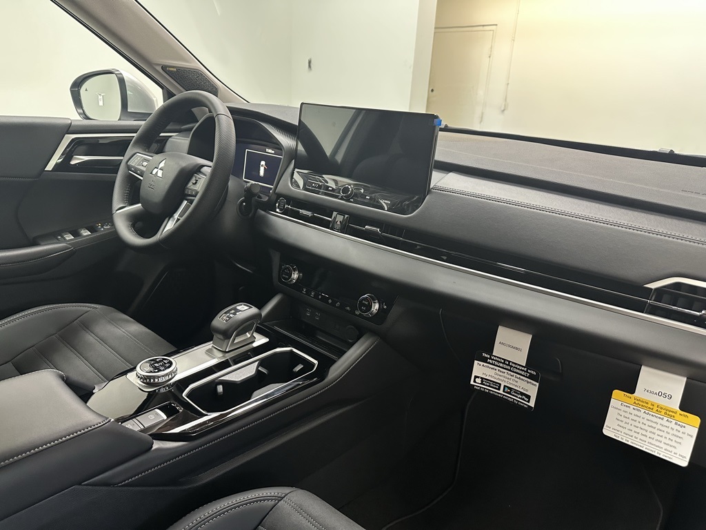 2025 Mitsubishi Outlander SE photo 20