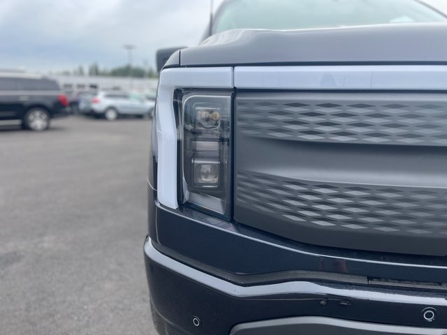 2025 Ford F-150 Lightning Lariat photo 7