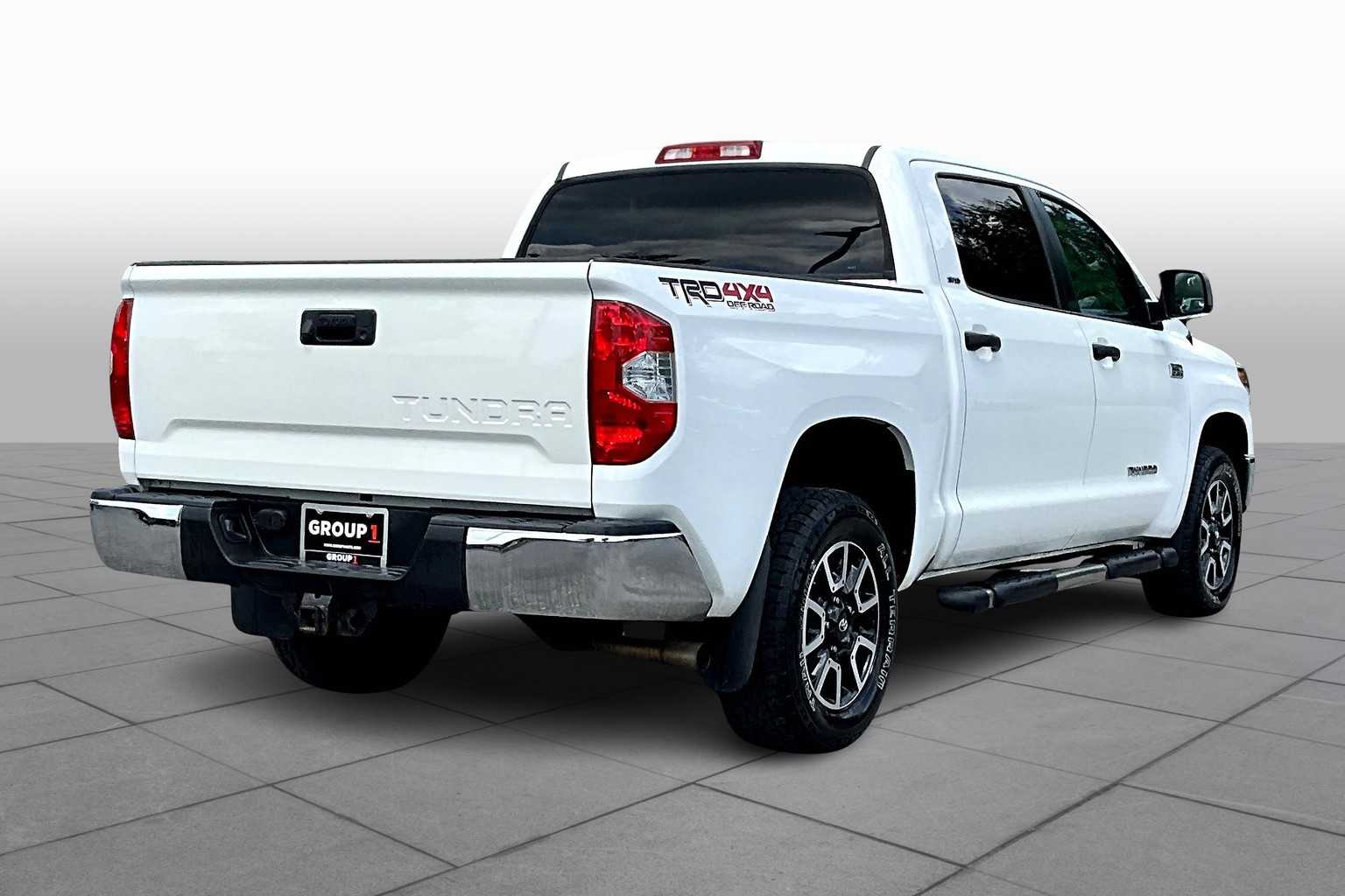 2018 Toyota Tundra SR5 CrewMax photo 12