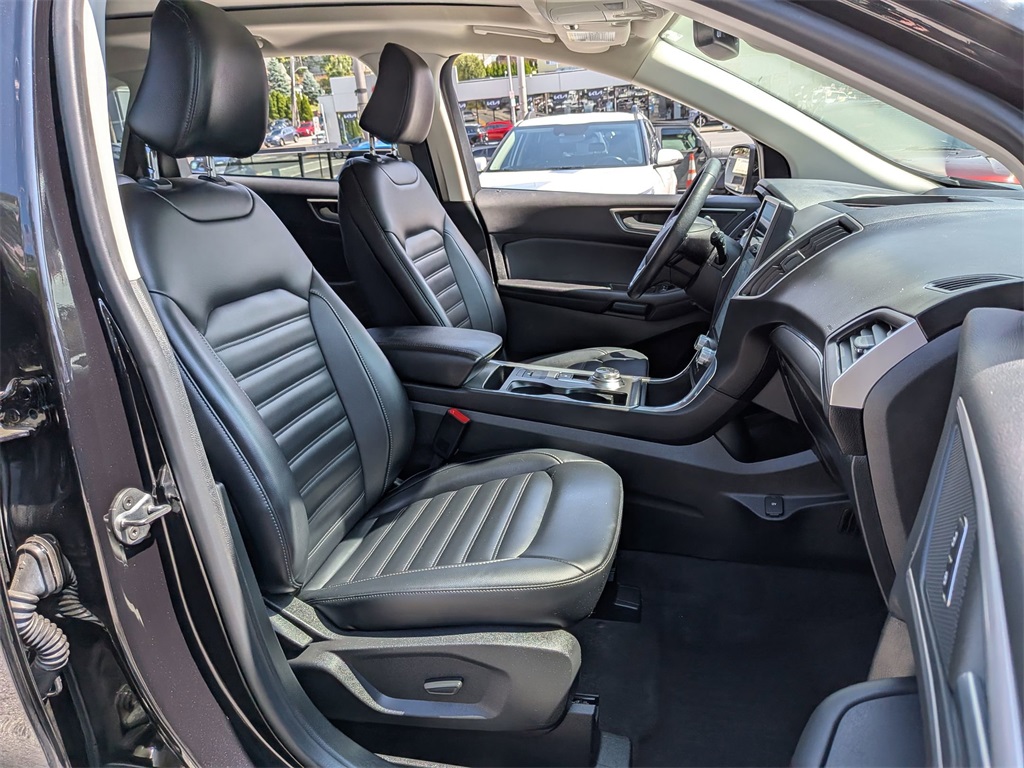 2022 Ford Edge SEL photo 25