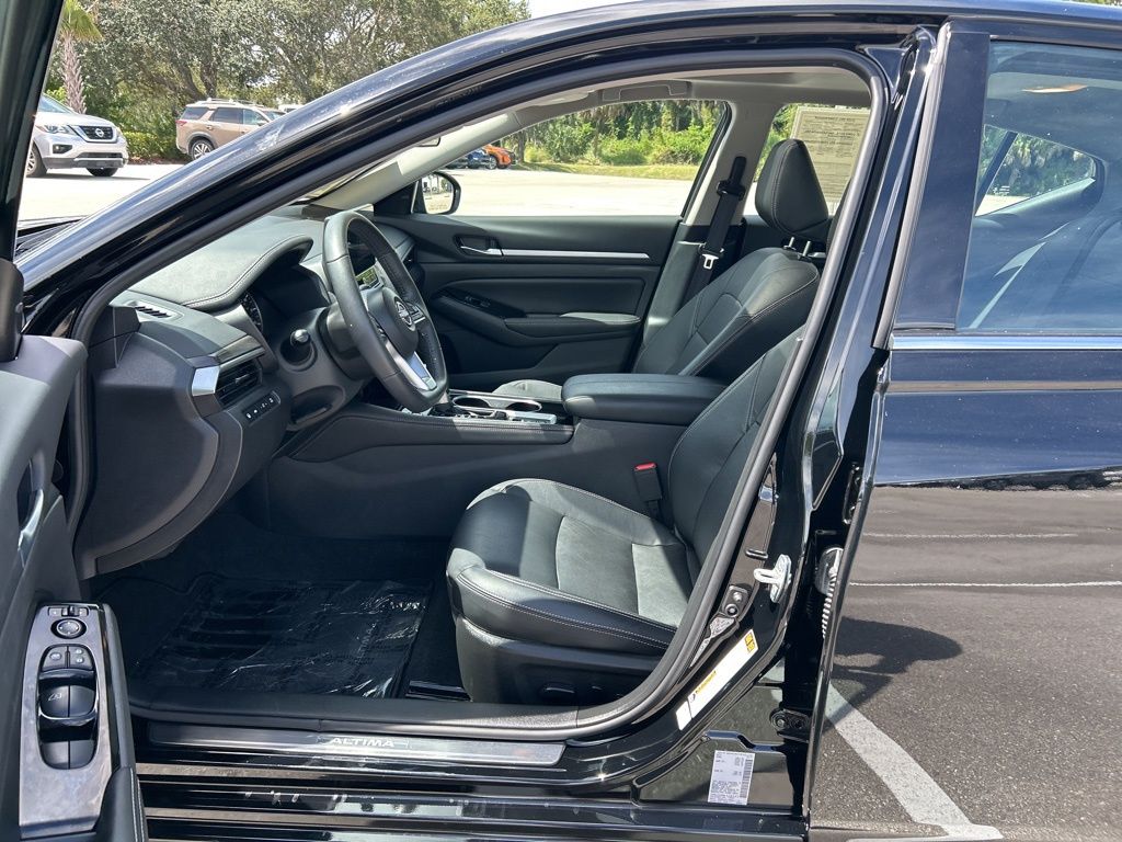 2024 Nissan Altima 2.5 SL photo 9