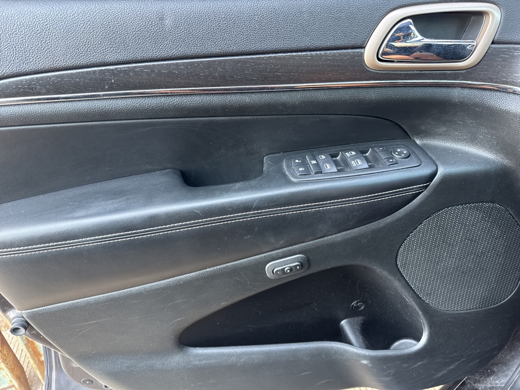 2015 Jeep Grand Cherokee Limited photo 25