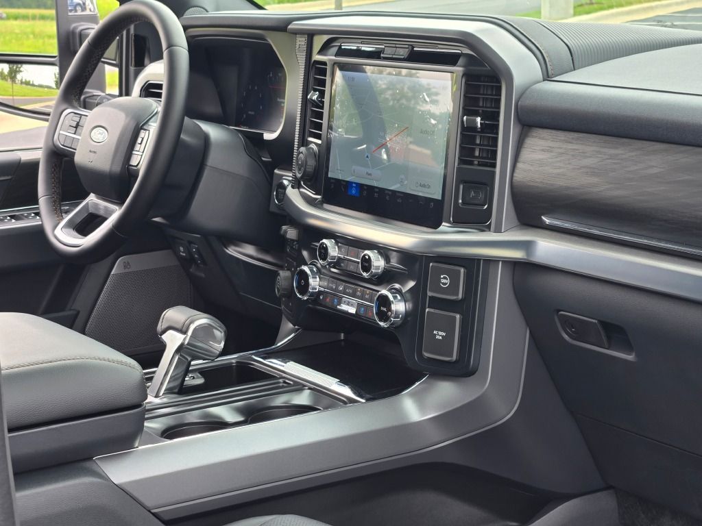 2025 Ford F-150 Lariat photo 7