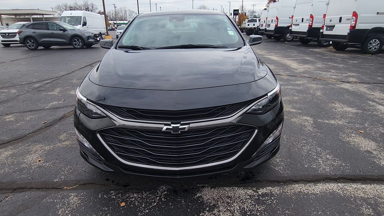 2024 Chevrolet Malibu 1LT photo 3