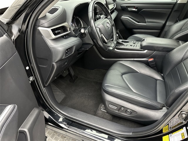 2023 Toyota Highlander XLE photo 3
