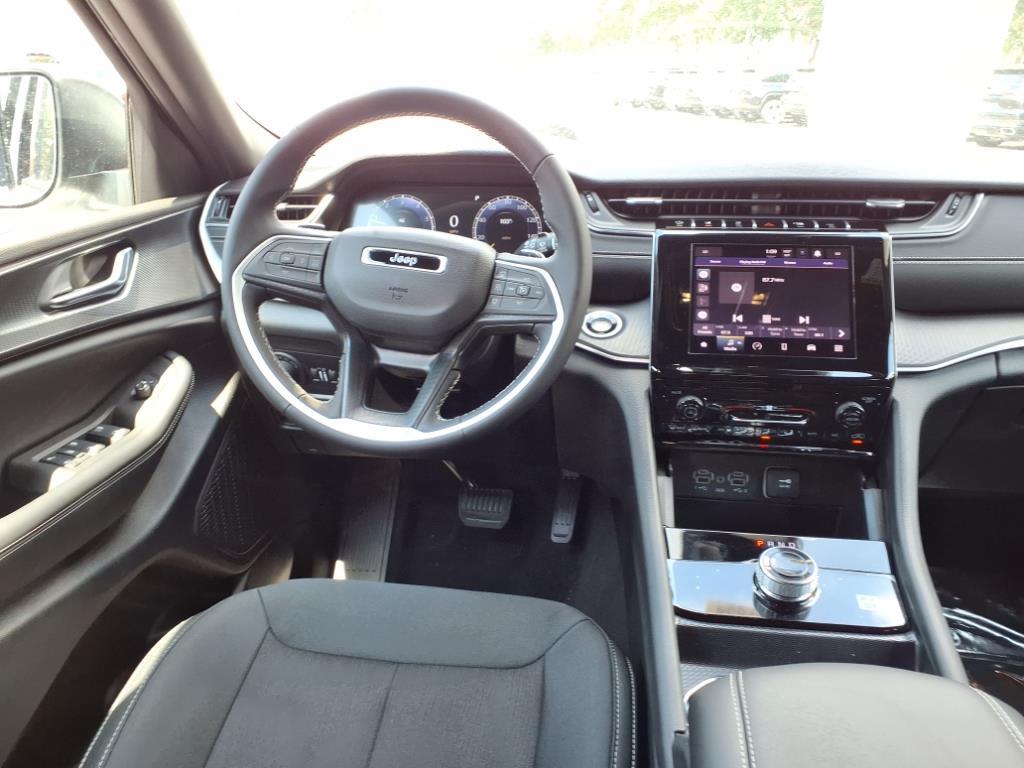 2025 Jeep Grand Cherokee Laredo X photo 24