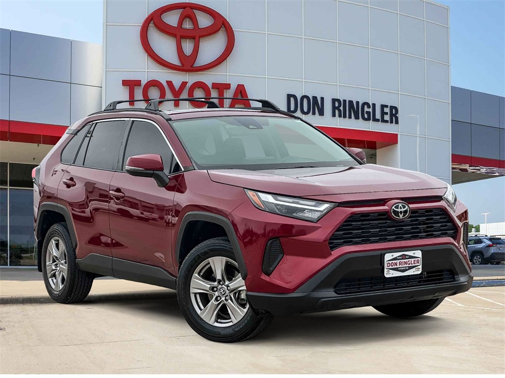 2023 Toyota RAV4 XLE's photo