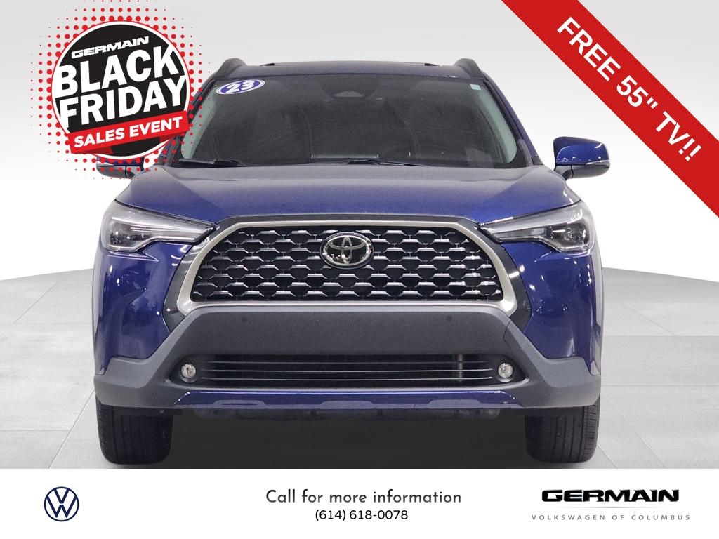 2023 Toyota Corolla Cross XLE photo 3