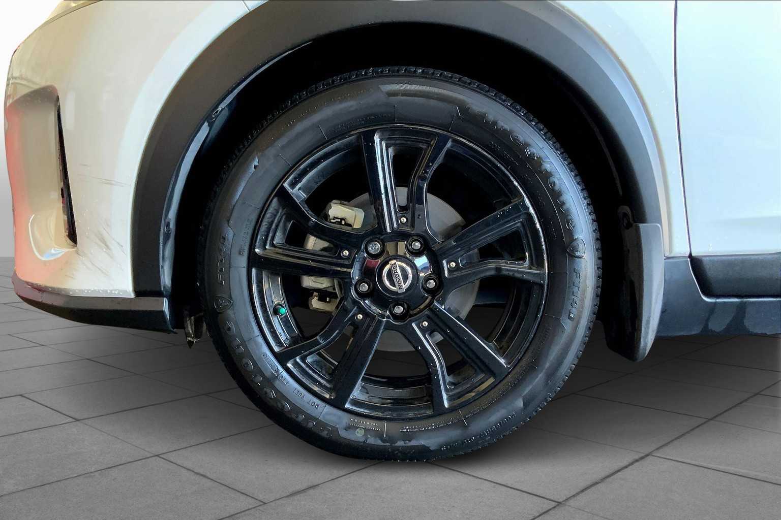 2021 Nissan Kicks SR photo 9