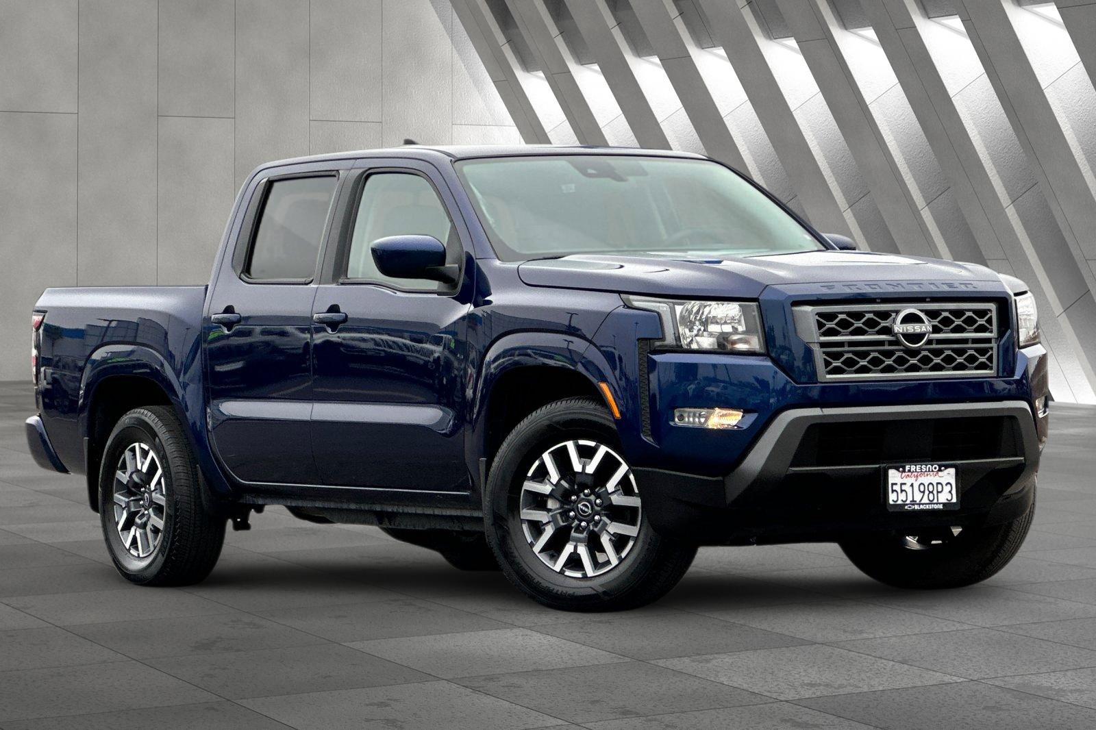 2022 Nissan Frontier SV's photo