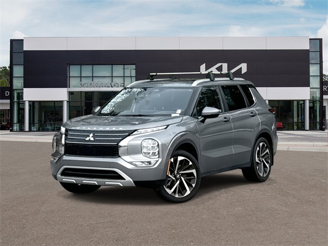 2022 Mitsubishi Outlander SE's photo