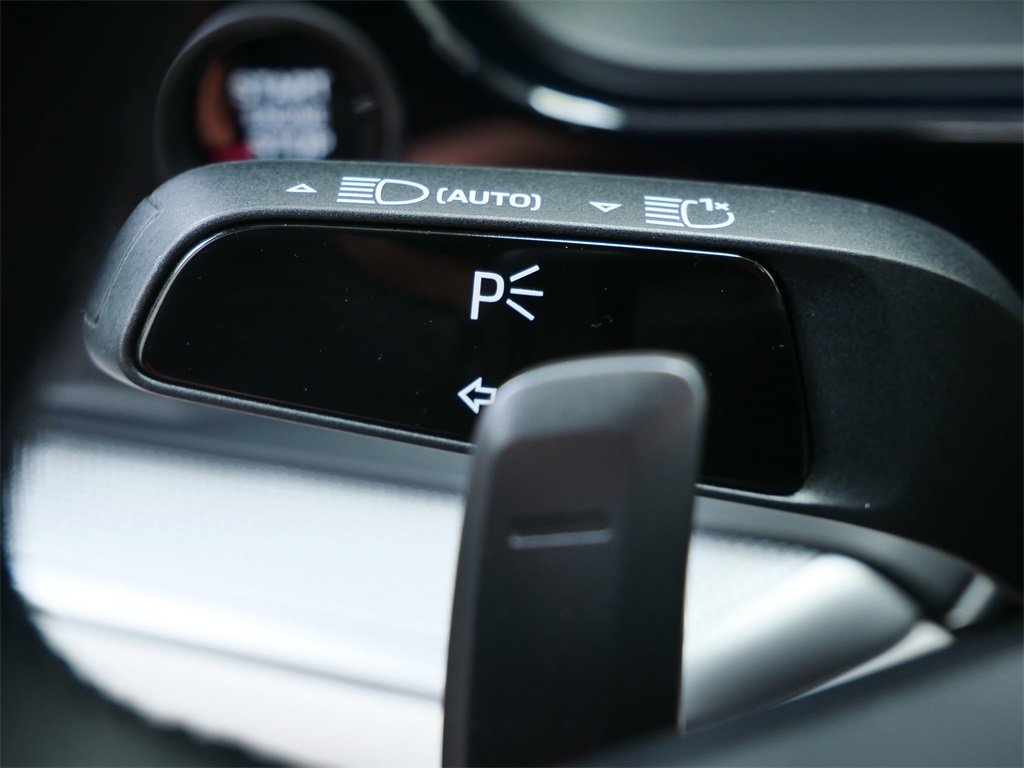 2024 Porsche Cayenne S photo 23