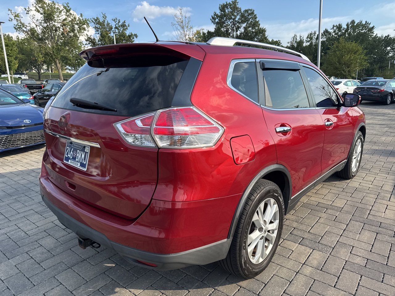 2015 Nissan Rogue SV photo 4