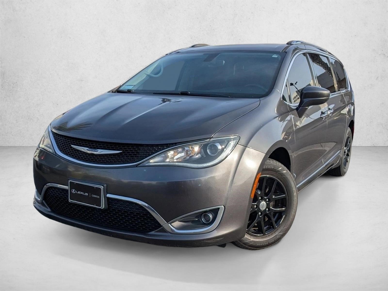 2020 Chrysler Pacifica Touring L's photo