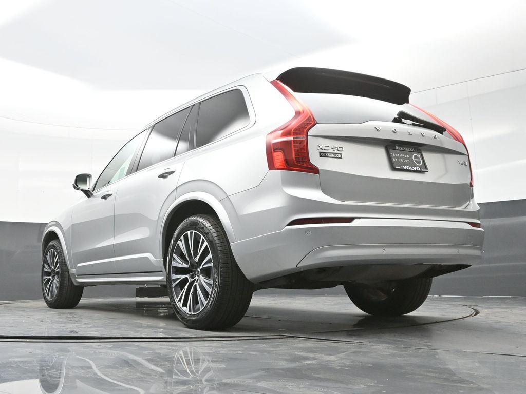 2022 Volvo XC90 T6 Momentum photo 19