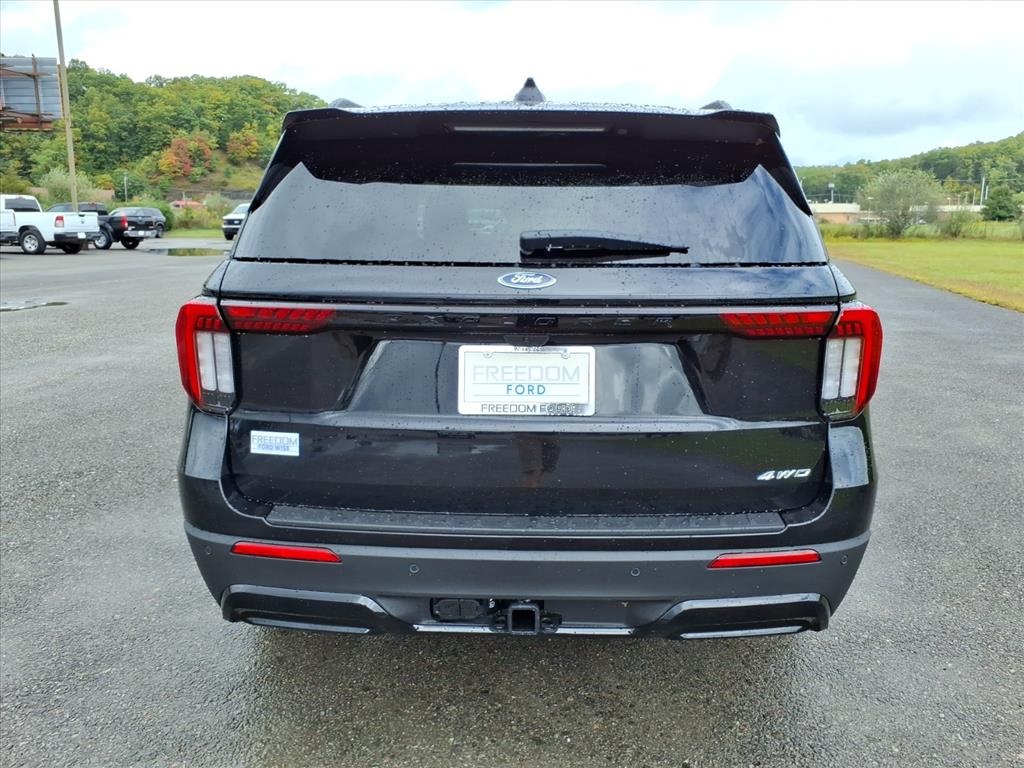 2025 Ford Explorer ST-Line photo 2