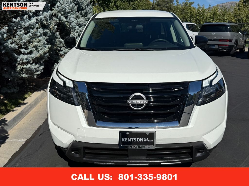 2024 Nissan Pathfinder S photo 2