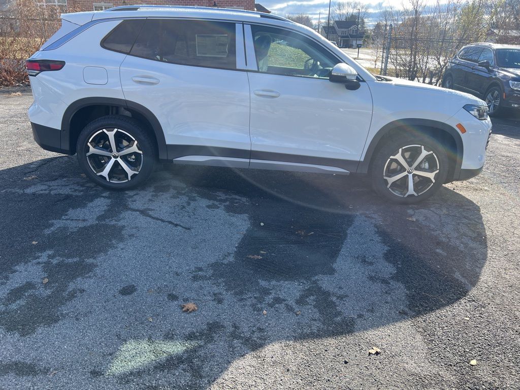 2026 Volkswagen Tiguan SE photo 4