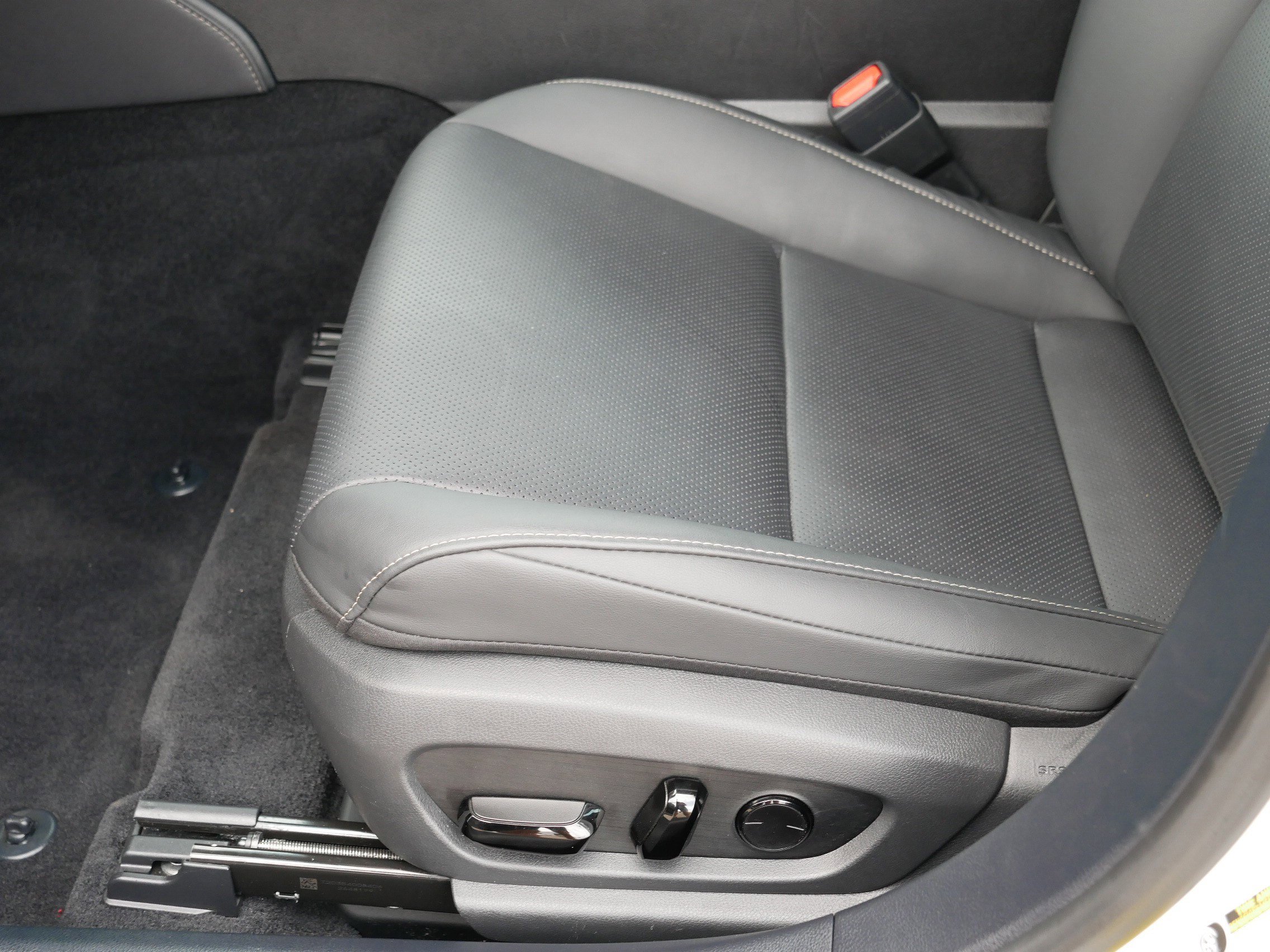 2021 Lexus ES 300h photo 18