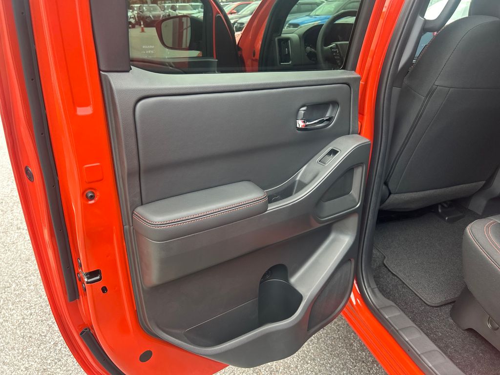 2025 Nissan Frontier PRO-4X photo 16