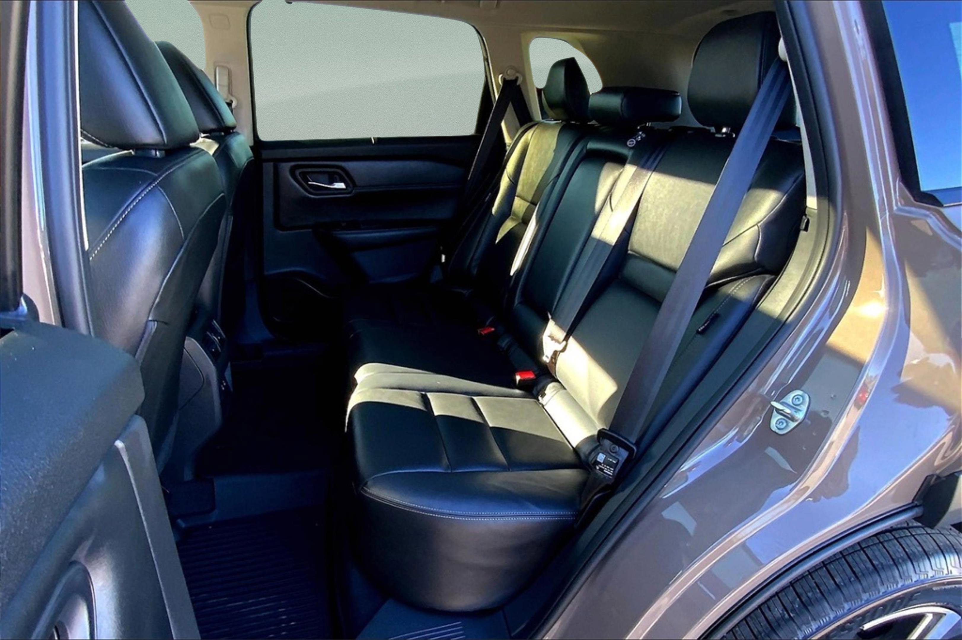 2025 Nissan Rogue SL photo 10