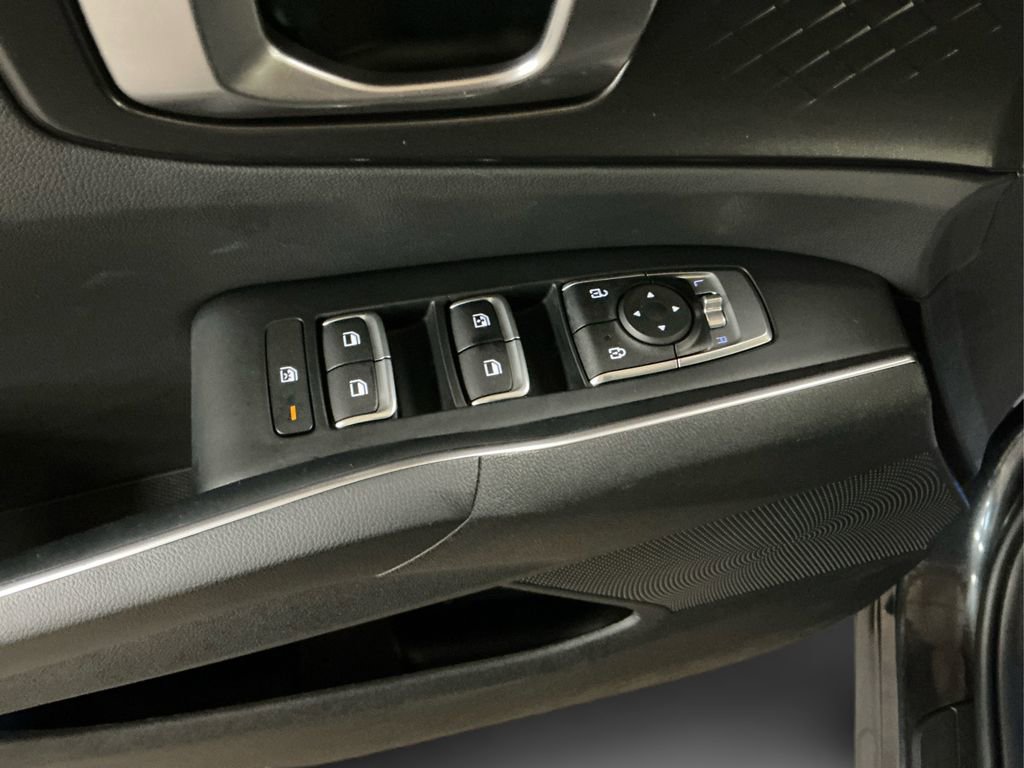 2022 Kia Sorento LX photo 18