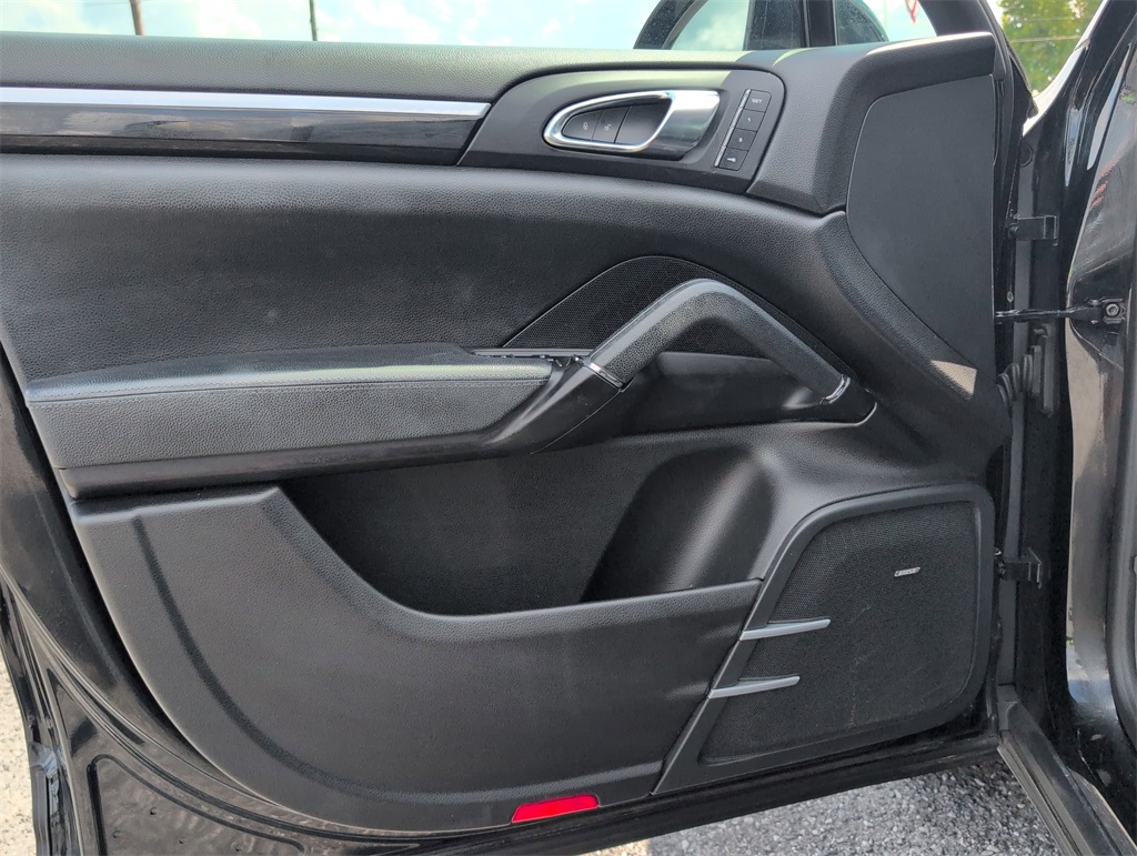 2017 Porsche Cayenne Platinum Edition photo 10