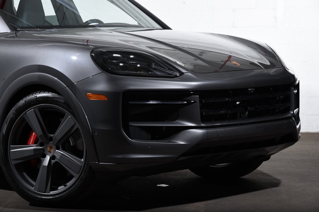2025 Porsche Cayenne GTS photo 16