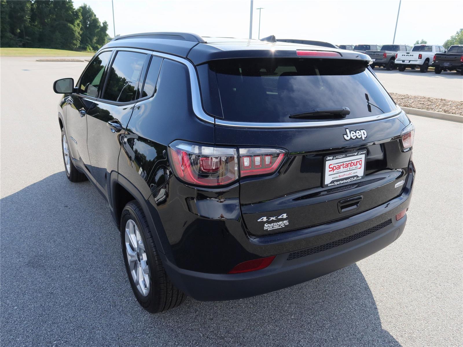 2025 Jeep Compass Latitude photo 2