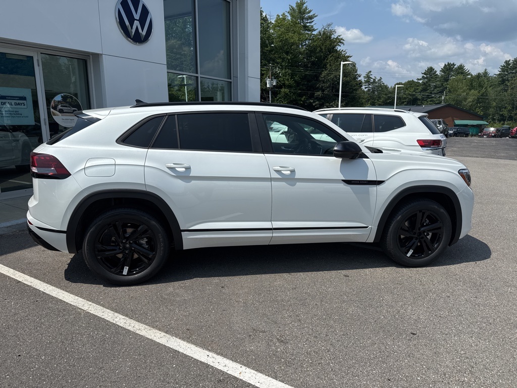 2025 Volkswagen Atlas Cross Sport SEL R-Line photo 6