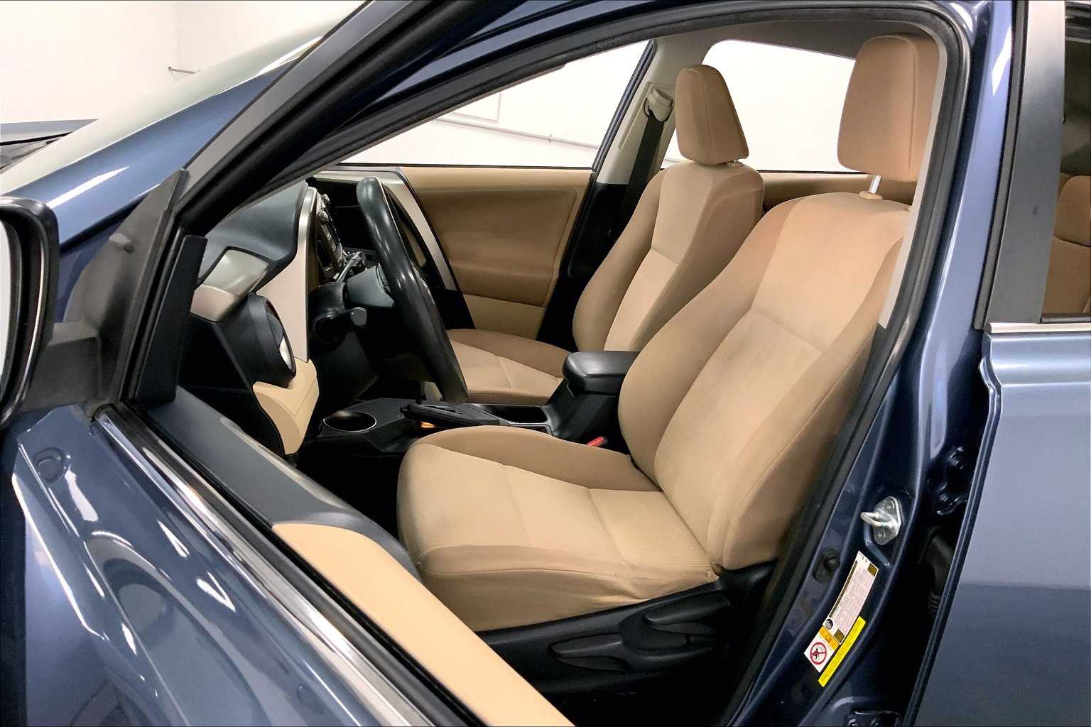2013 Toyota RAV4 LE photo 5