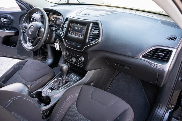 2019 Jeep Cherokee Latitude photo 29