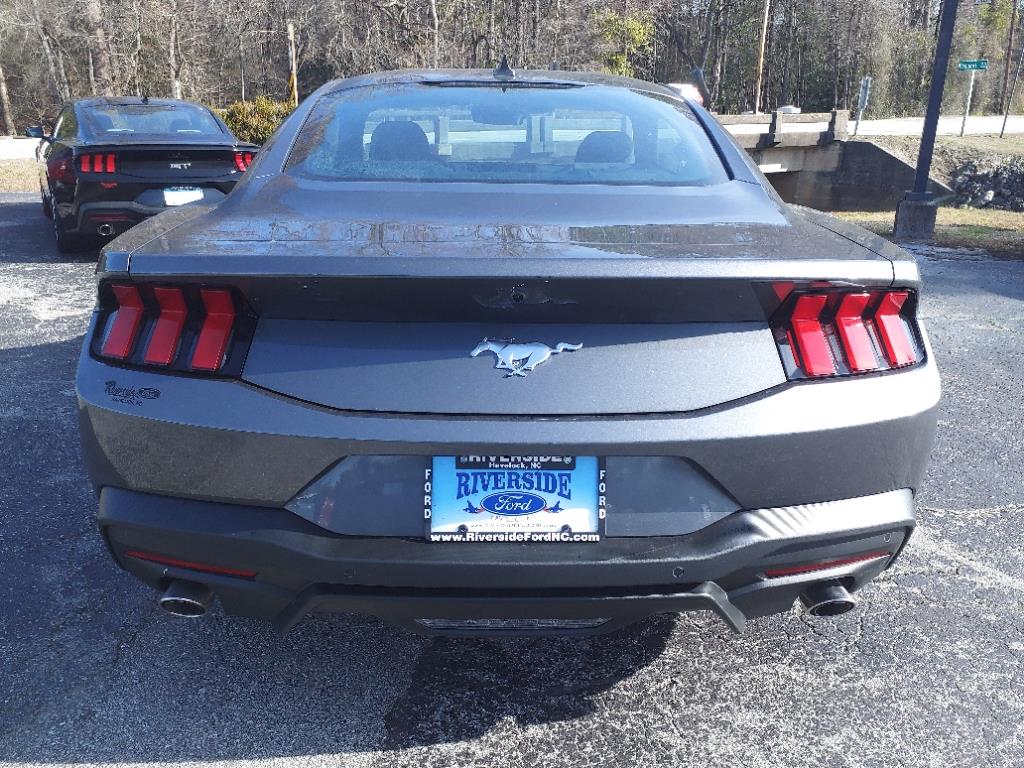 2025 Ford Mustang EcoBoost photo 2
